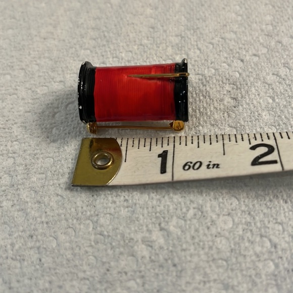 Vintage Original by Robert. Spool of Red Thread with a needle very rare. Signed - Picture 10 of 13